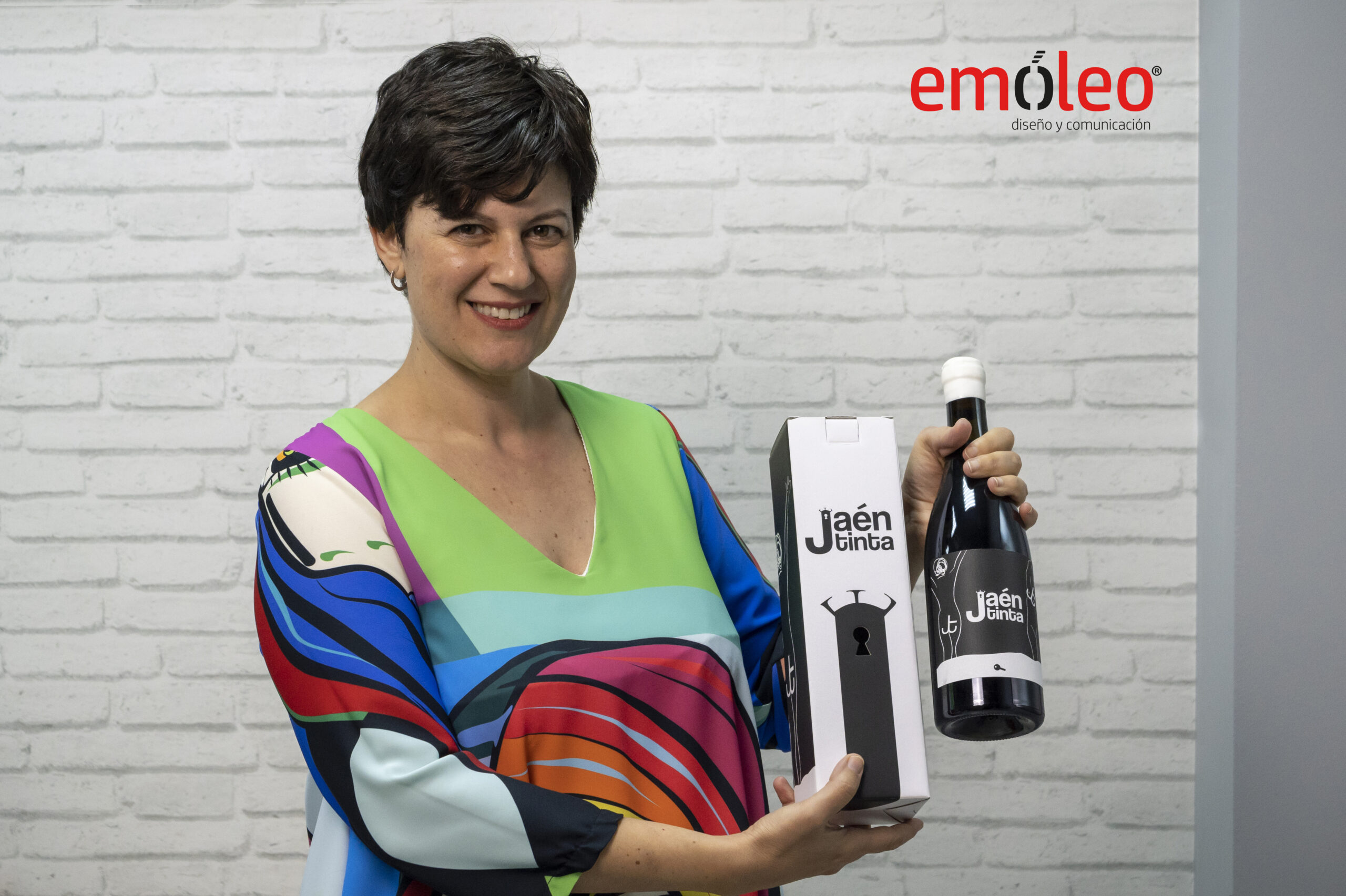 Lina Lucena y el packaging Jaén Tinta en el estudio Emóleo